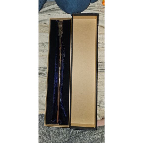 Harry Potter Character Wand - Ron Weasley - Picture 2 of 4